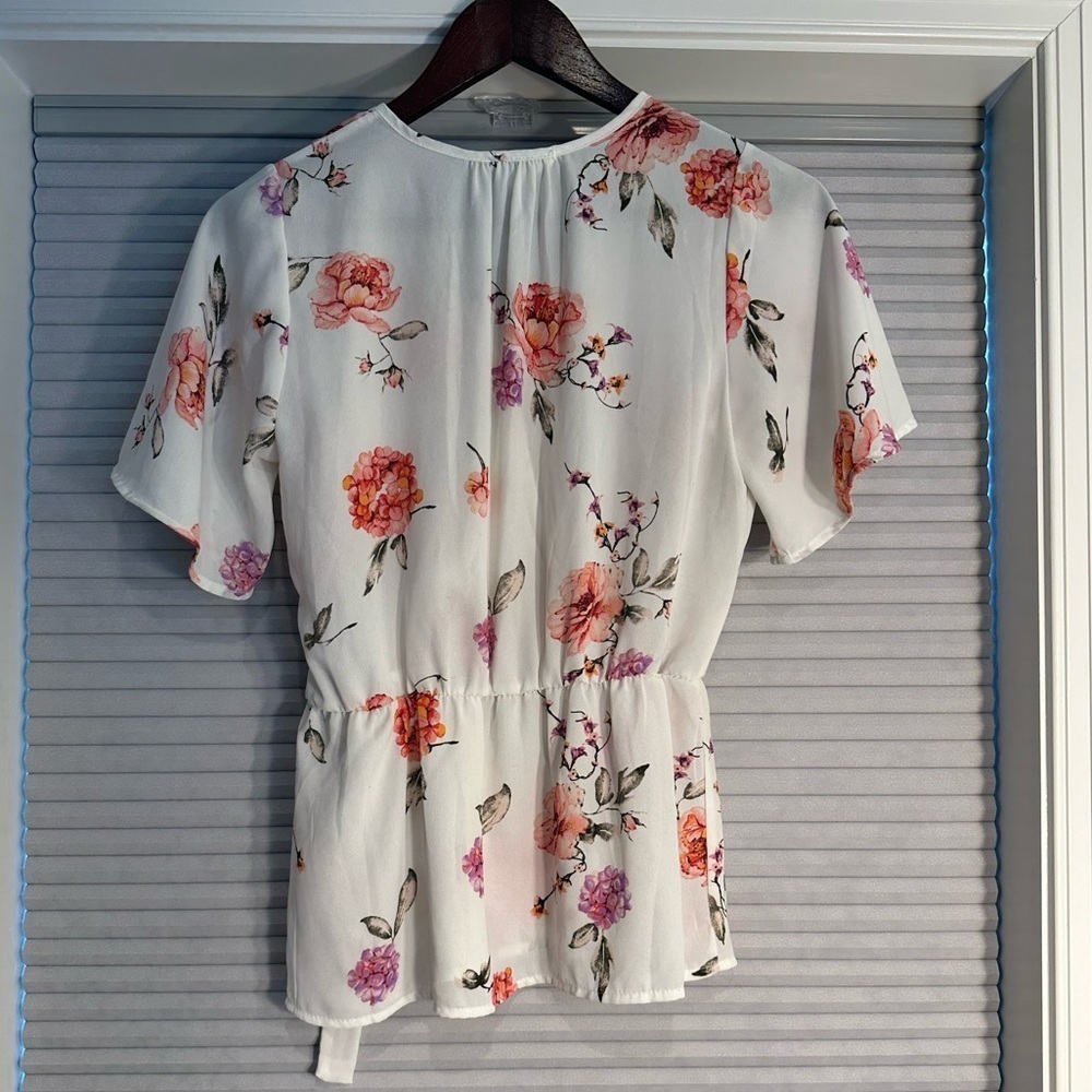 White floral print faux wrap blouse - Picture 2 of 4